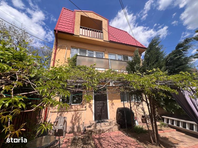 Casă cu 5 camere cu Teren 30 Mp în Apărătorii Patriei