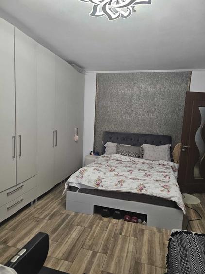 Apartament cu 3 camere decomandat în Berceni