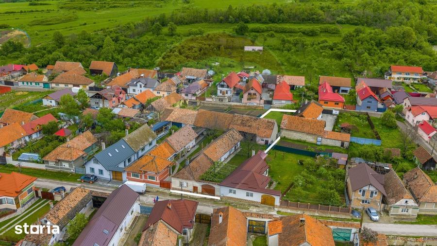 Casă cu 4 camere cu Teren 1068 Mp în Părău