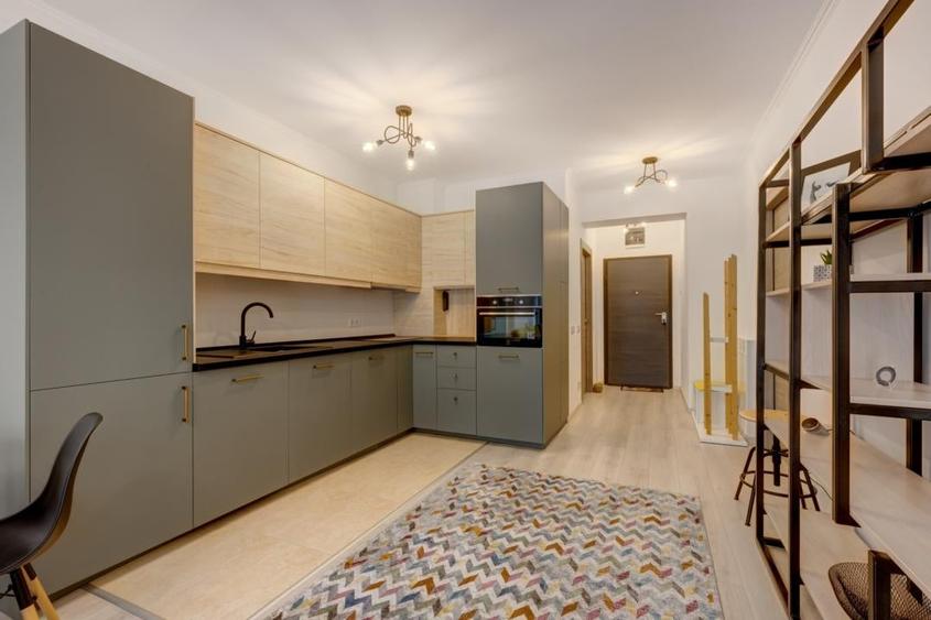 Apartament cu 3 camere semidecomandat, mobilat în Unirii