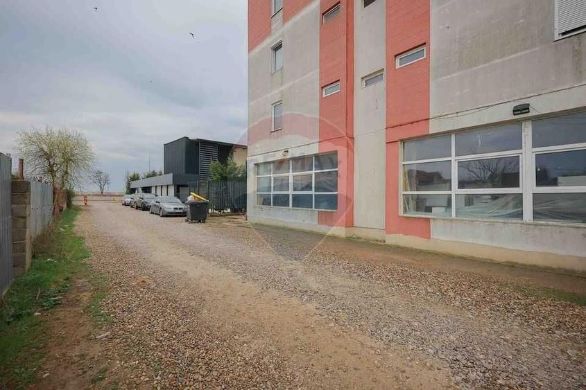 Spațiu comercial, de 432 mp, în Sânmartin