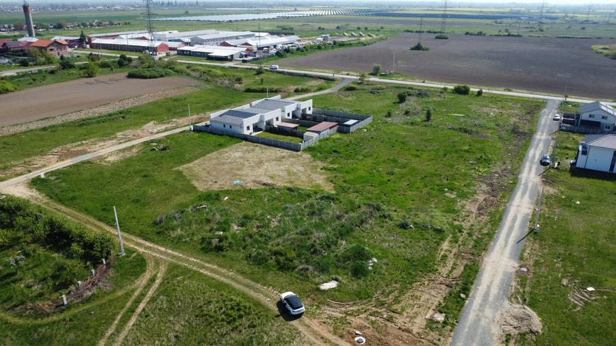 Teren Construcții intravilan de 1388 mp, în Moșnița Nouă