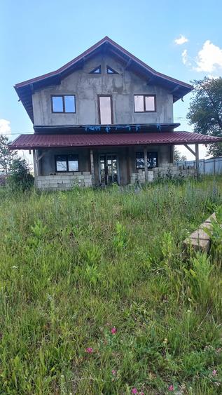 Casă individuală cu 4 camere cu Teren 1000 Mp în Vorona