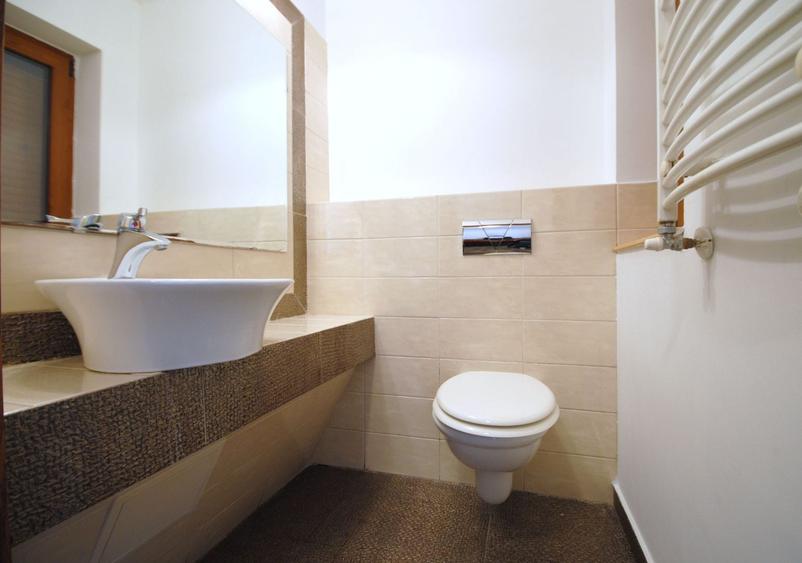 Casă individuală cu 4 camere cu Canalizare în Torontalului
