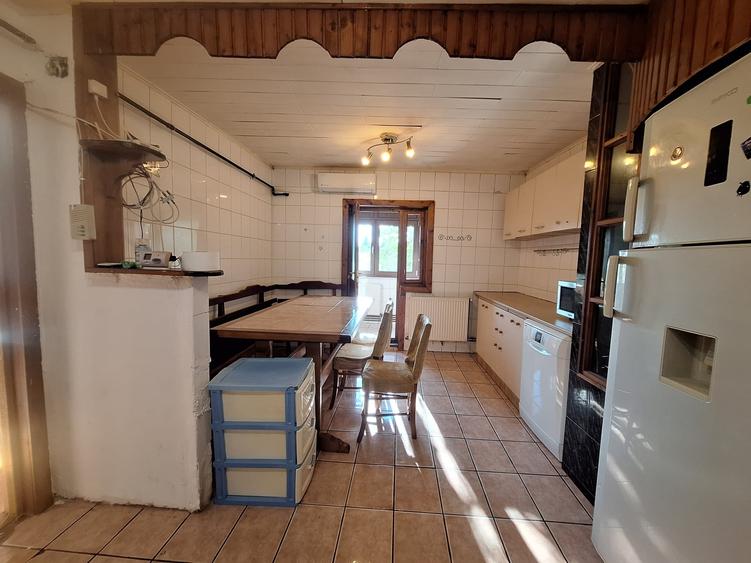 Apartament cu 3 camere decomandat, mobilat în Lipovei