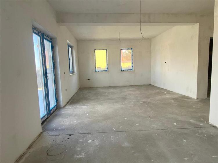 Casă cu 4 camere cu Teren 520 Mp în Breazu