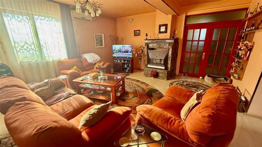 Casă cu 8 camere cu Teren 250 Mp în Păcurari