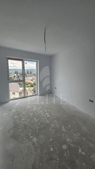 Apartament cu 3 camere semidecomandat în Mărăști
