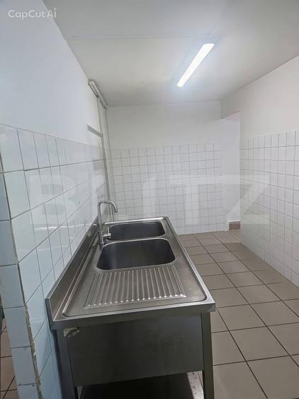 Spațiu comercial, de 320 mp, în Sărmașu