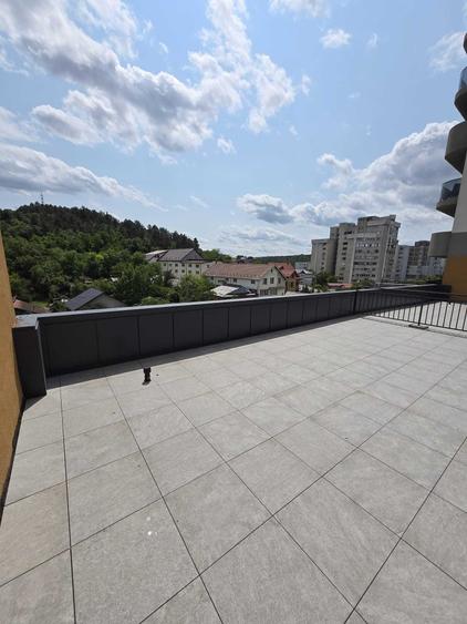Apartament cu 4 camere decomandat în Exterior Vest