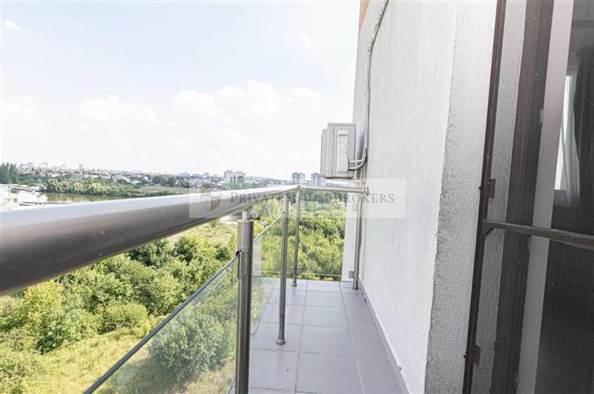 Apartament cu 3 camere semidecomandat, mobilat în Băneasa