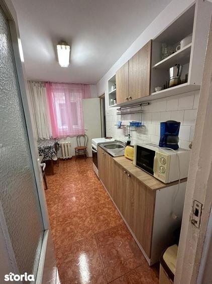 3 camere, 2 bai pentru echipa de 4-5 muncitori - zona Decebal - 6