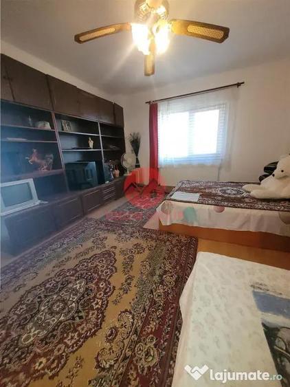 Casă cu 4 camere cu Teren 2500 Mp în Lazu