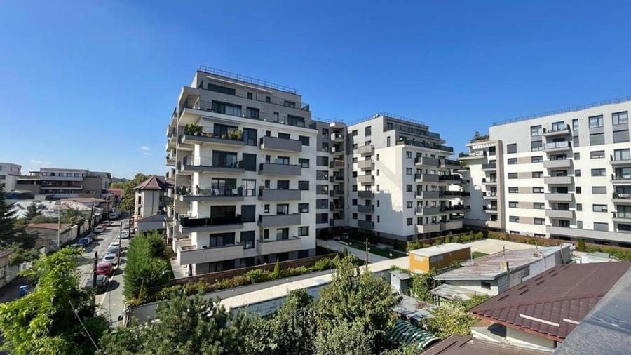 Apartament cu 3 camere semidecomandat în Domenii