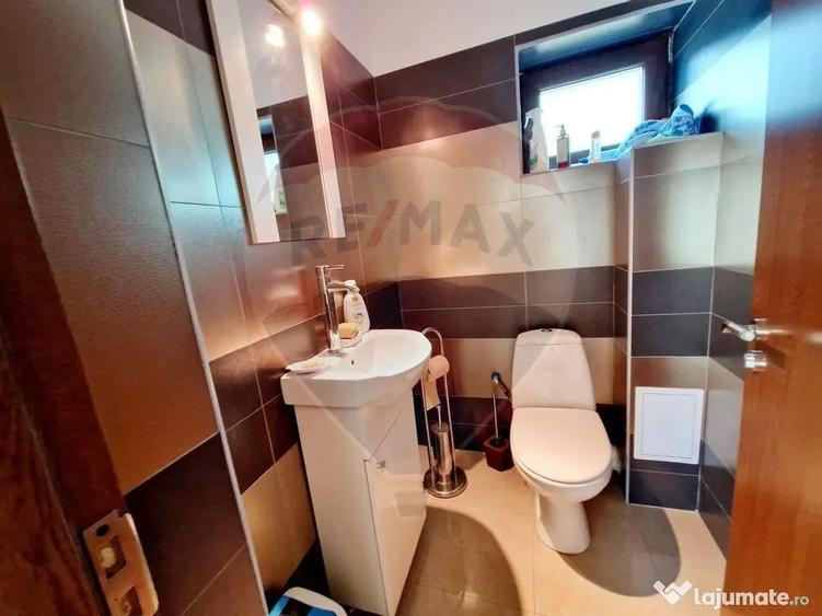 Casă cu 4 camere cu Teren 1065 Mp în Preajba