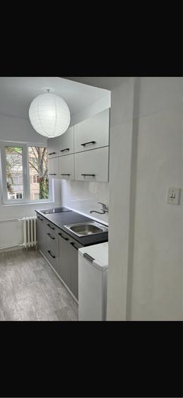 Apartament cu 3 camere semidecomandat în Dacia