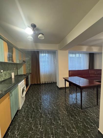 Apartament cu 3 camere semidecomandat în Central