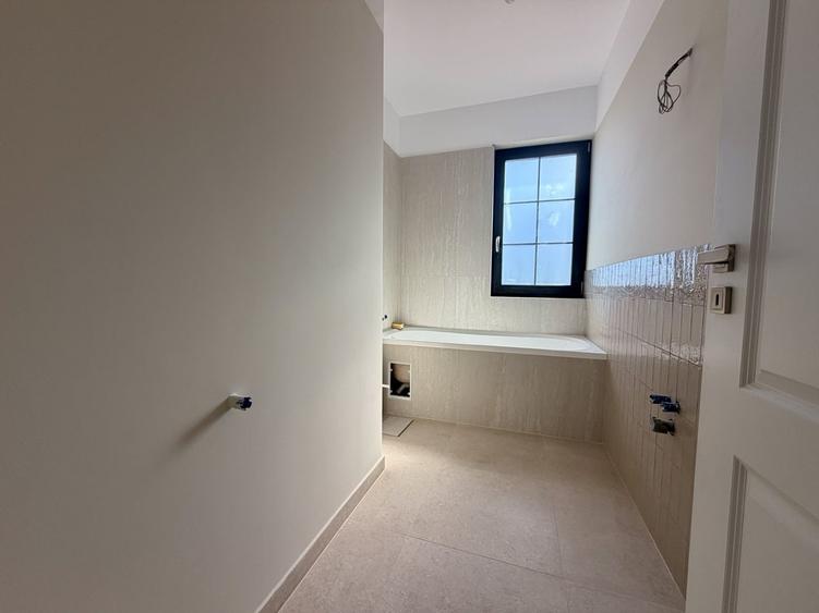 Duplex cu 5 camere cu Canalizare în Dumbrăvița