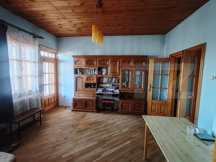 Casă individuală cu 10 camere cu Canalizare în Central
