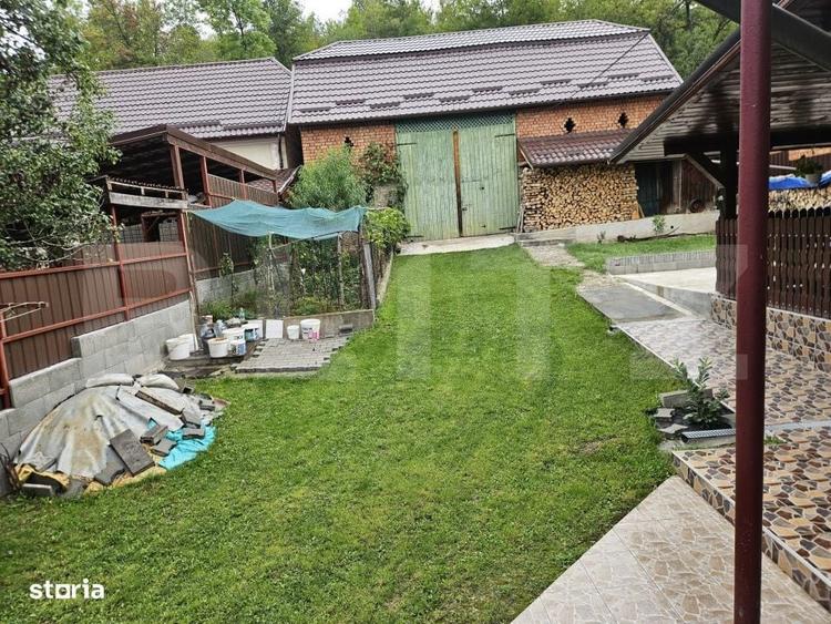 Casă cu 4 camere în Tăuți