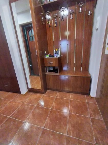 Apartament cu 3 camere decomandat în Exterior Vest