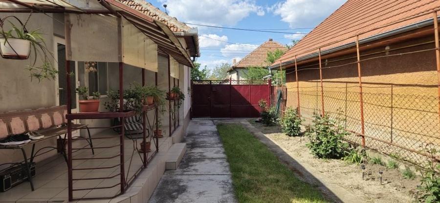 Casă cu 3 camere în Central