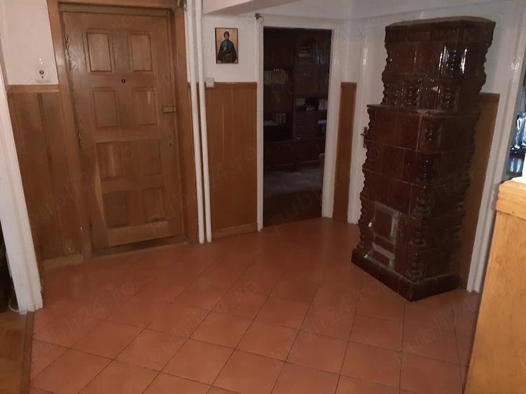 Apartament cu 4 camere decomandat în Central