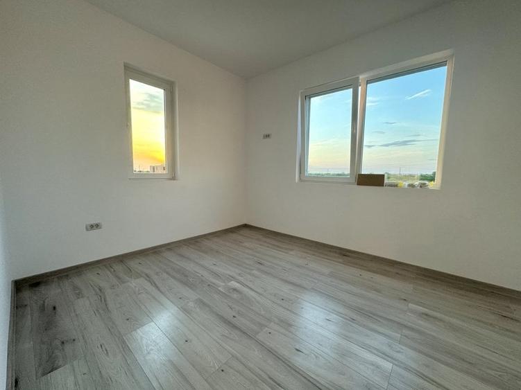 Duplex cu 4 camere cu Canalizare în Remetea Mare