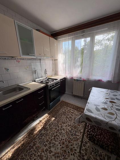 Apartament cu 3 camere semidecomandat în Exterior Vest