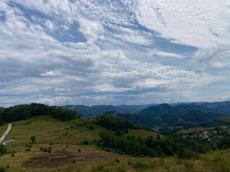 Teren de 4604 mp, în Râmeț