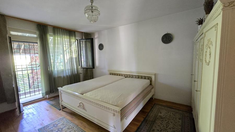 Casă cu 5 camere cu Canalizare în Brănești