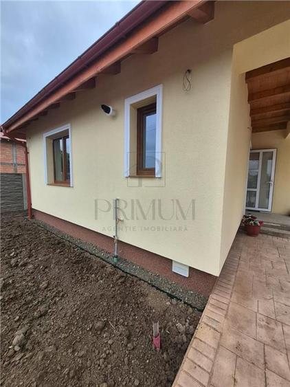 Casă individuală cu 3 camere cu Canalizare în Ghiroda