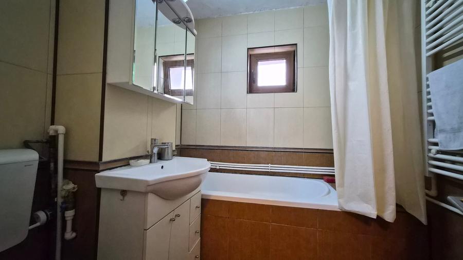 Apartament cu 3 camere decomandat, mobilat în Delfinariu