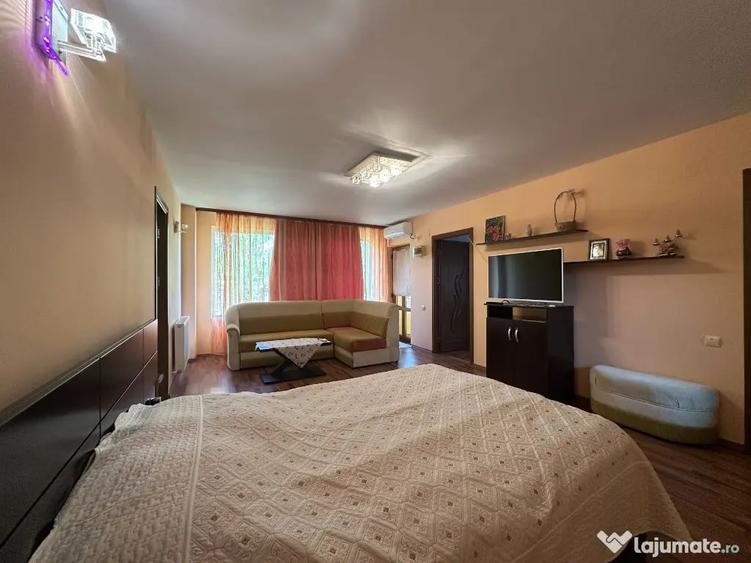 Casă cu 6 camere cu Teren 2250 Mp în Fulga