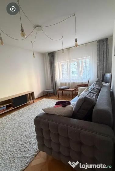 Apartament cu 3 camere decomandat în Obcini