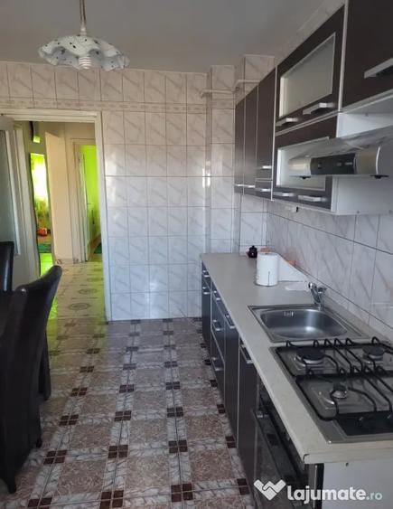Apartament cu 3 camere decomandat în Narcisa