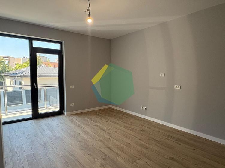 Casă individuală cu 5 camere cu Canalizare în Est