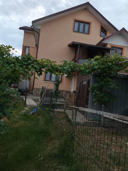 Casă cu 4 camere în Central