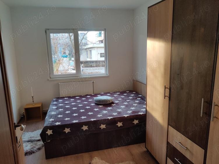 Apartament cu 3 camere decomandat în Tractorul