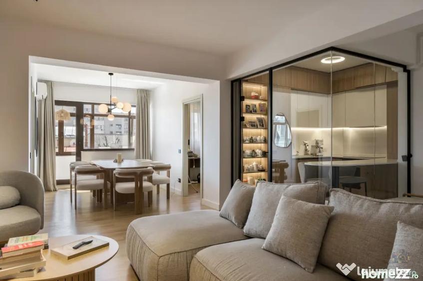 Apartament cu 4 camere semidecomandat în Dacia