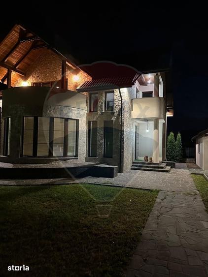 Casă cu 5 camere cu Teren 700 Mp în Central