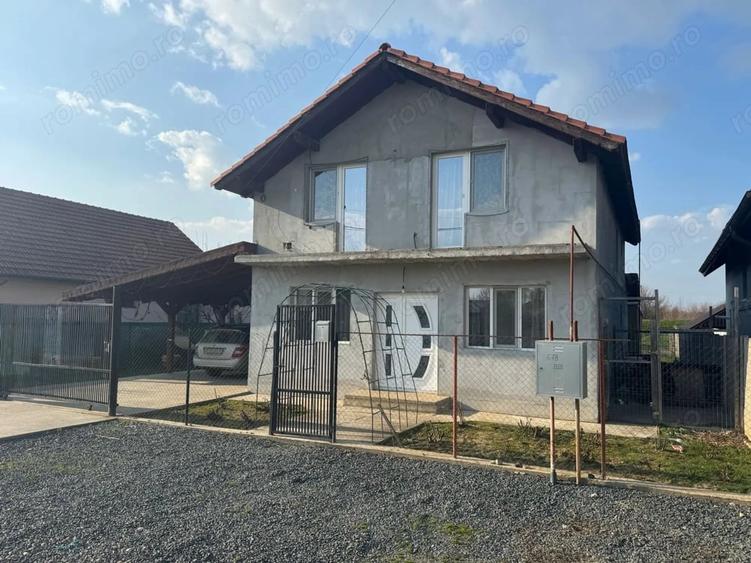 Casă cu 4 camere cu Teren 500 Mp în Sânmihaiu Român