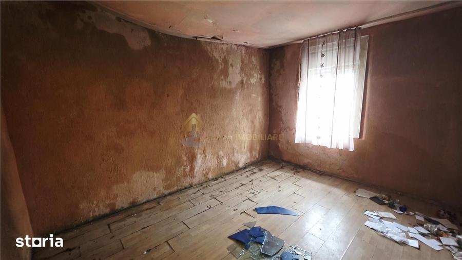 Casă cu 4 camere cu Teren 1839 Mp în Aiton