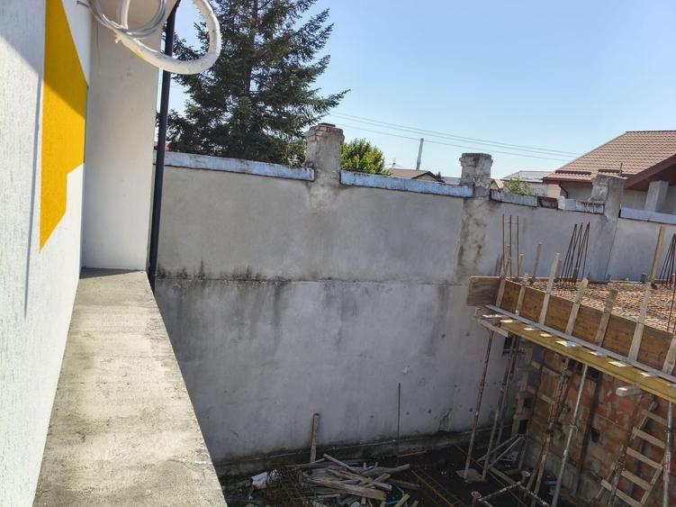 Casă individuală cu 5 camere cu Canalizare în Central