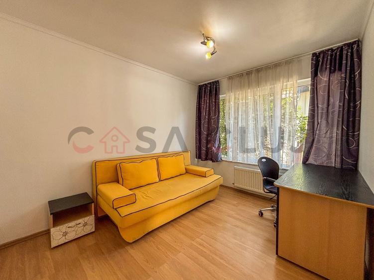 Apartament cu 3 camere semidecomandat, mobilat în Bună Ziua