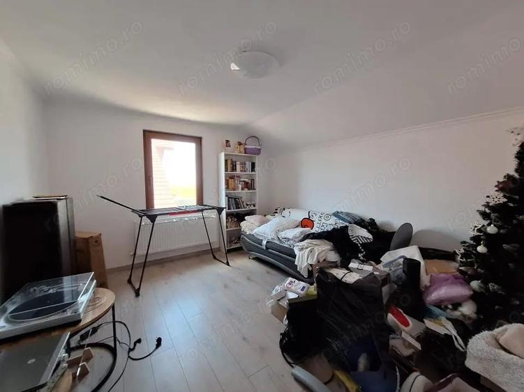 Casă cu 4 camere cu Teren 539 Mp în Giarmata