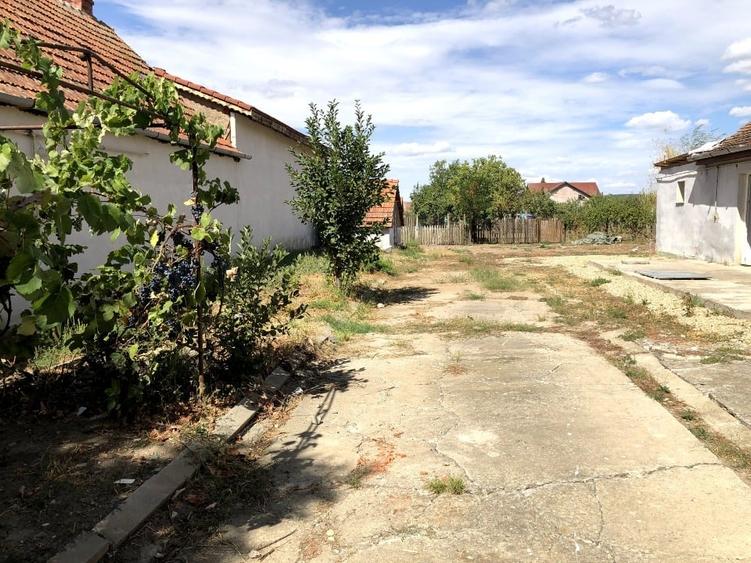 Casă individuală cu 3 camere cu Canalizare în Central
