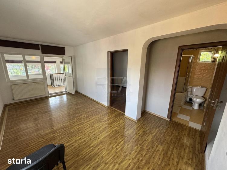 Casă individuală cu 7 camere cu Canalizare în Regie