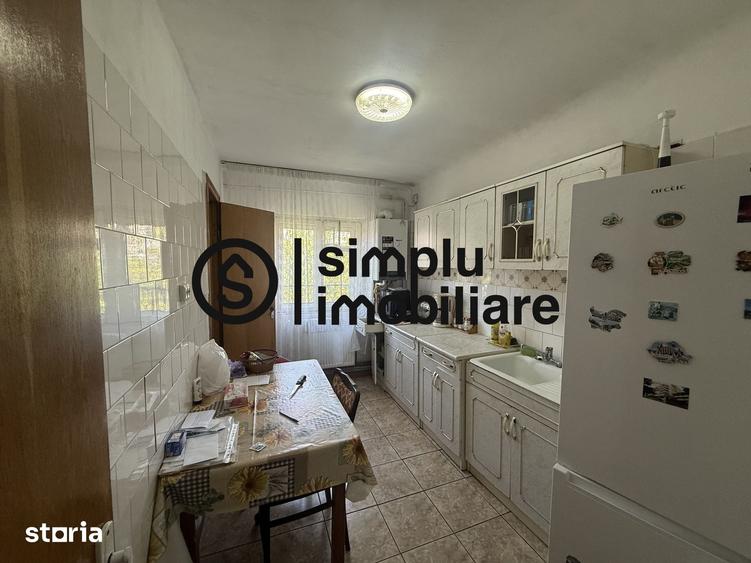 Apartament cu 4 camere decomandat în 1 Mai