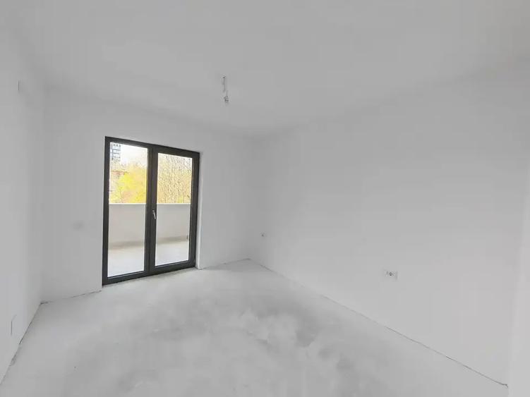 Apartament cu 3 camere decomandat în Barbu Văcărescu